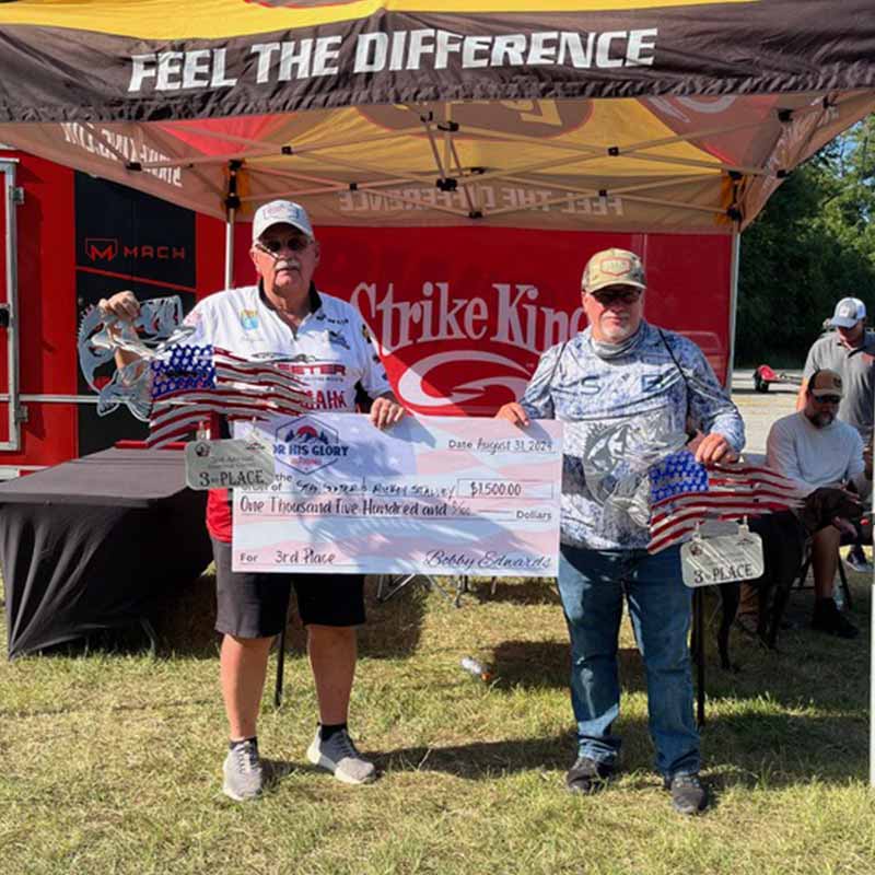 Stan Gunter and partner with their third place check